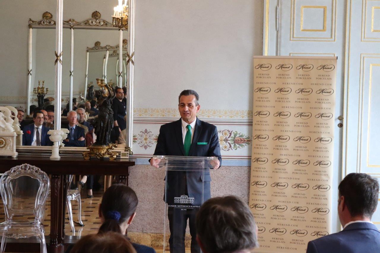 Herend porcelain exhibition in Bajna Castle